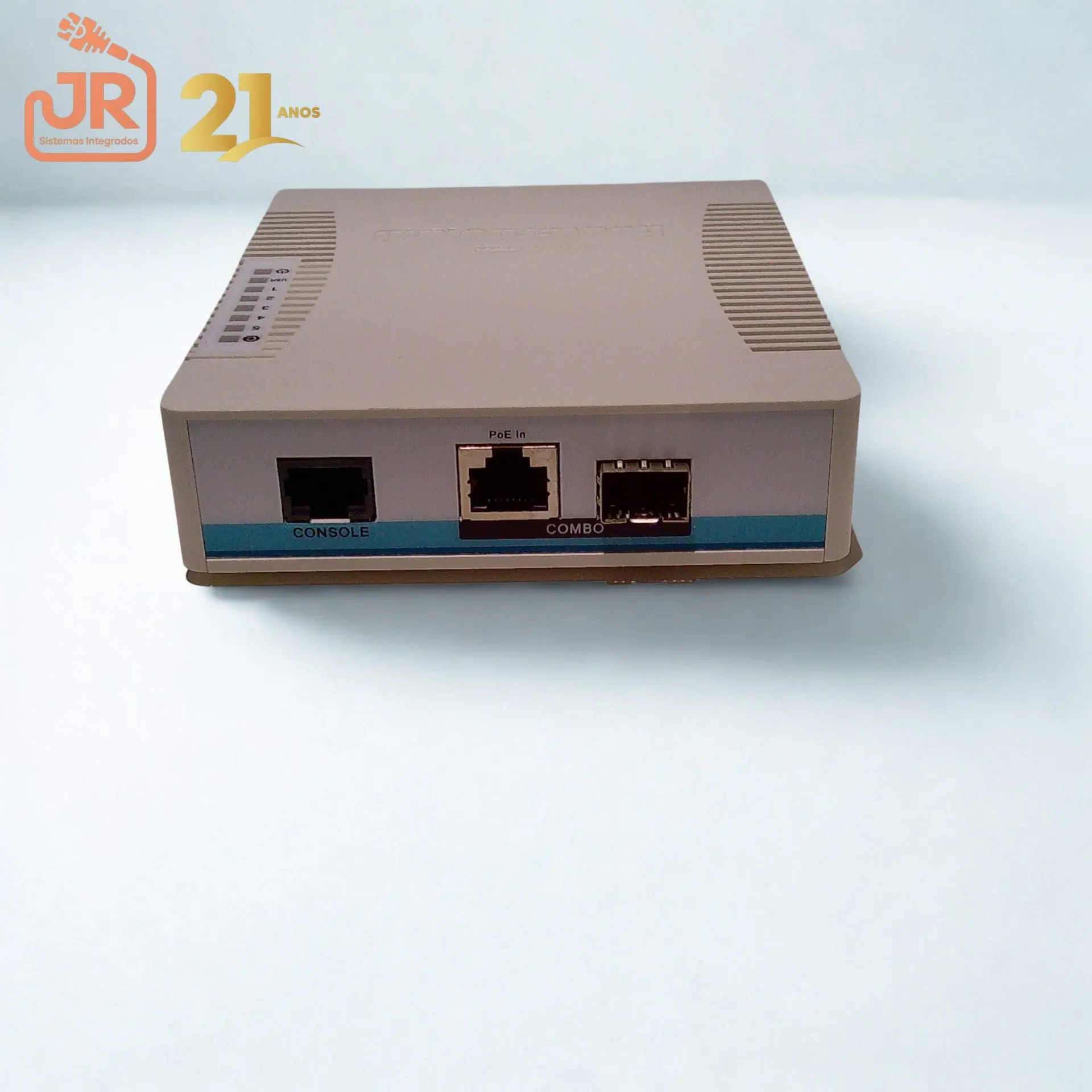 Switch/Roteador MikroTik CRS106-1C-5S (6 Portas Fibra/Ethernet) 2 Switch/Roteador MikroTik CRS106-1C-5S (6 Portas Fibra/Ethernet) - Imagem 2