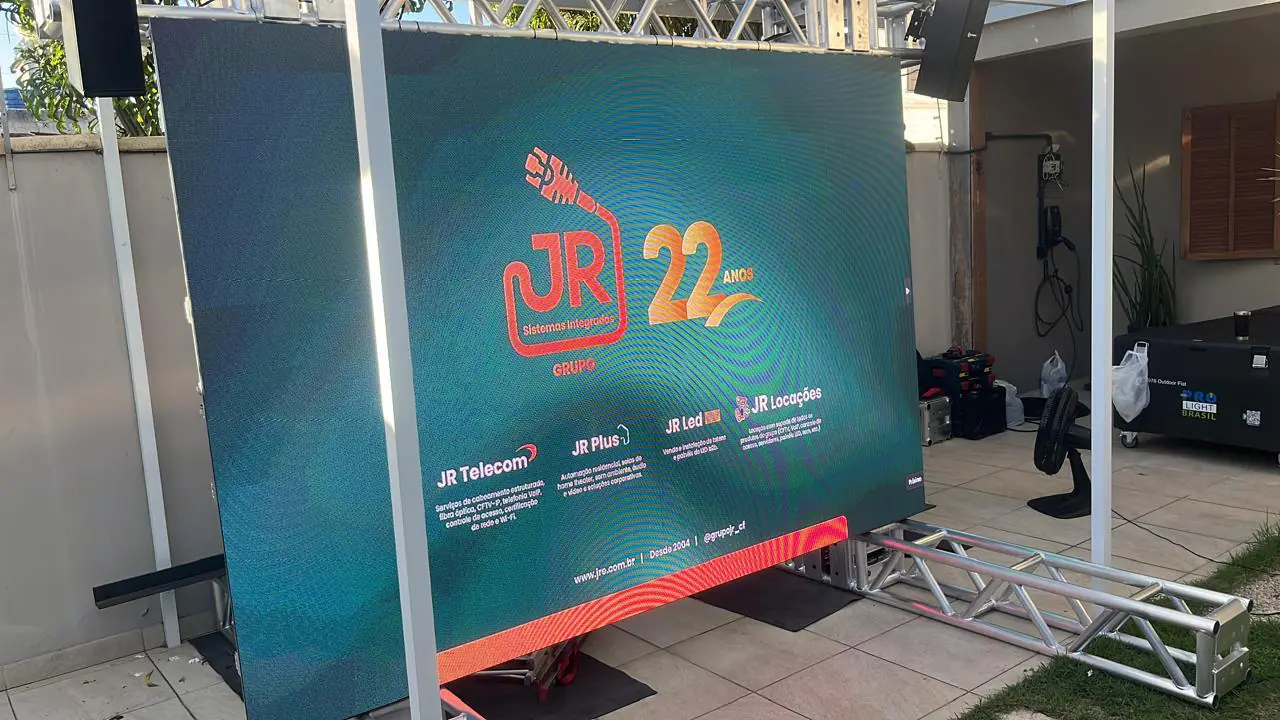 Locação Kit 1 Cinema de Alto Impacto: Painel de LED 3x2m + Estrutura Profissional Q30 Alumínio 1 Locação Kit 1 Cinema de Alto Impacto: Painel de LED 3x2m + Estrutura Profissional Q30 Alumínio